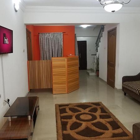 Hotel Joanne's Court à Lagos Extérieur photo