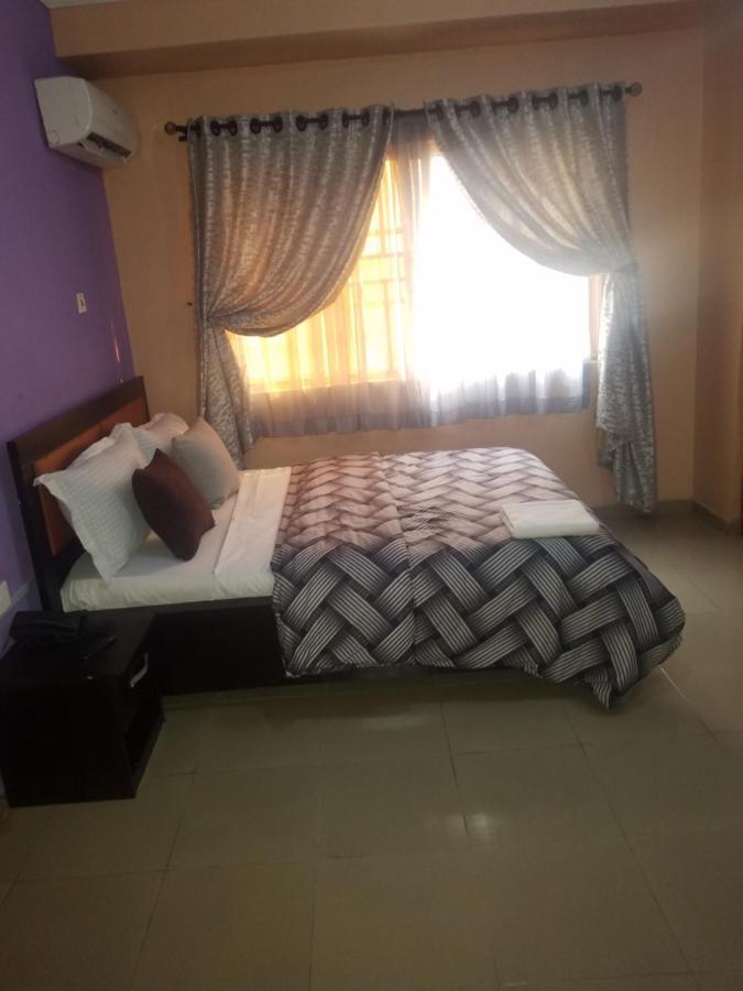 Hotel Joanne's Court à Lagos Extérieur photo